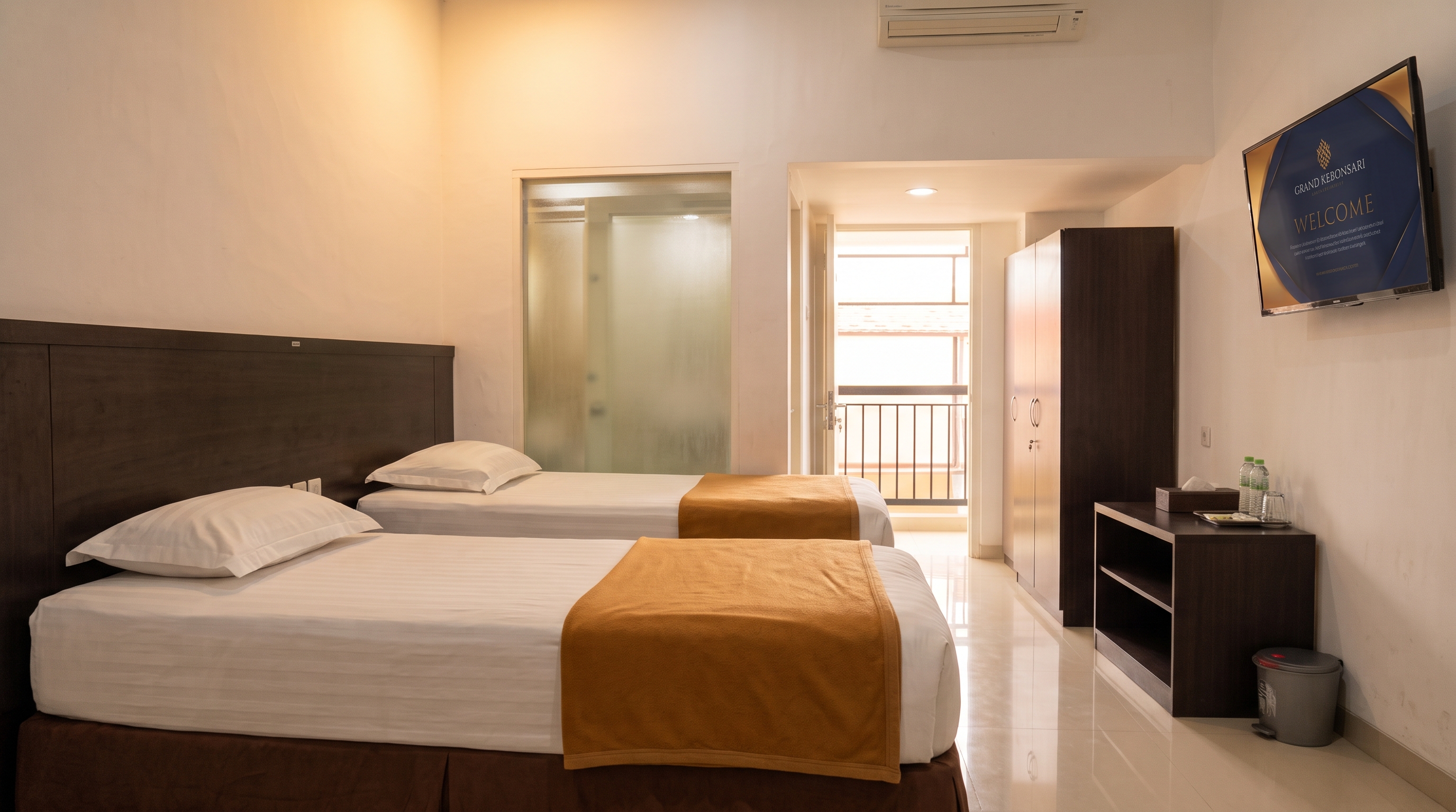 Twin BedRoom with Balcony